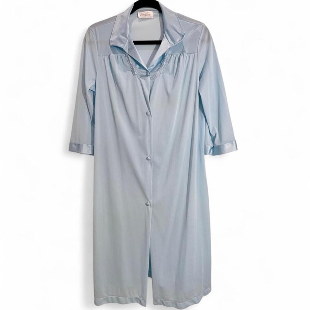 Vintage Vanity Fair baby blue nightgown with collar and lacetrim 1/4 sleeves
